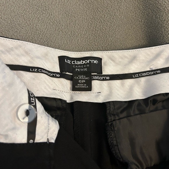 Black Liz Claiborne dress pants size 8p, runs small - Picture 3 of 3